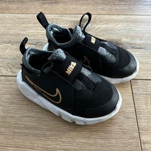 Nike toddler shoes 6C